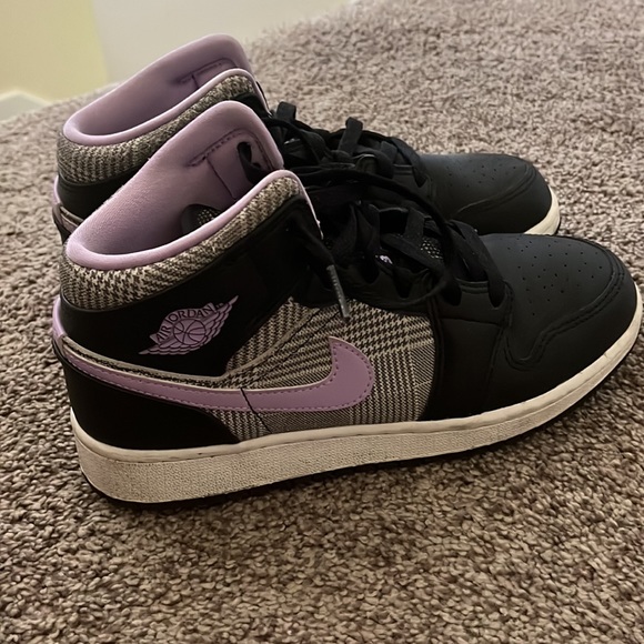 Woman’s jordans - Picture 3 of 8